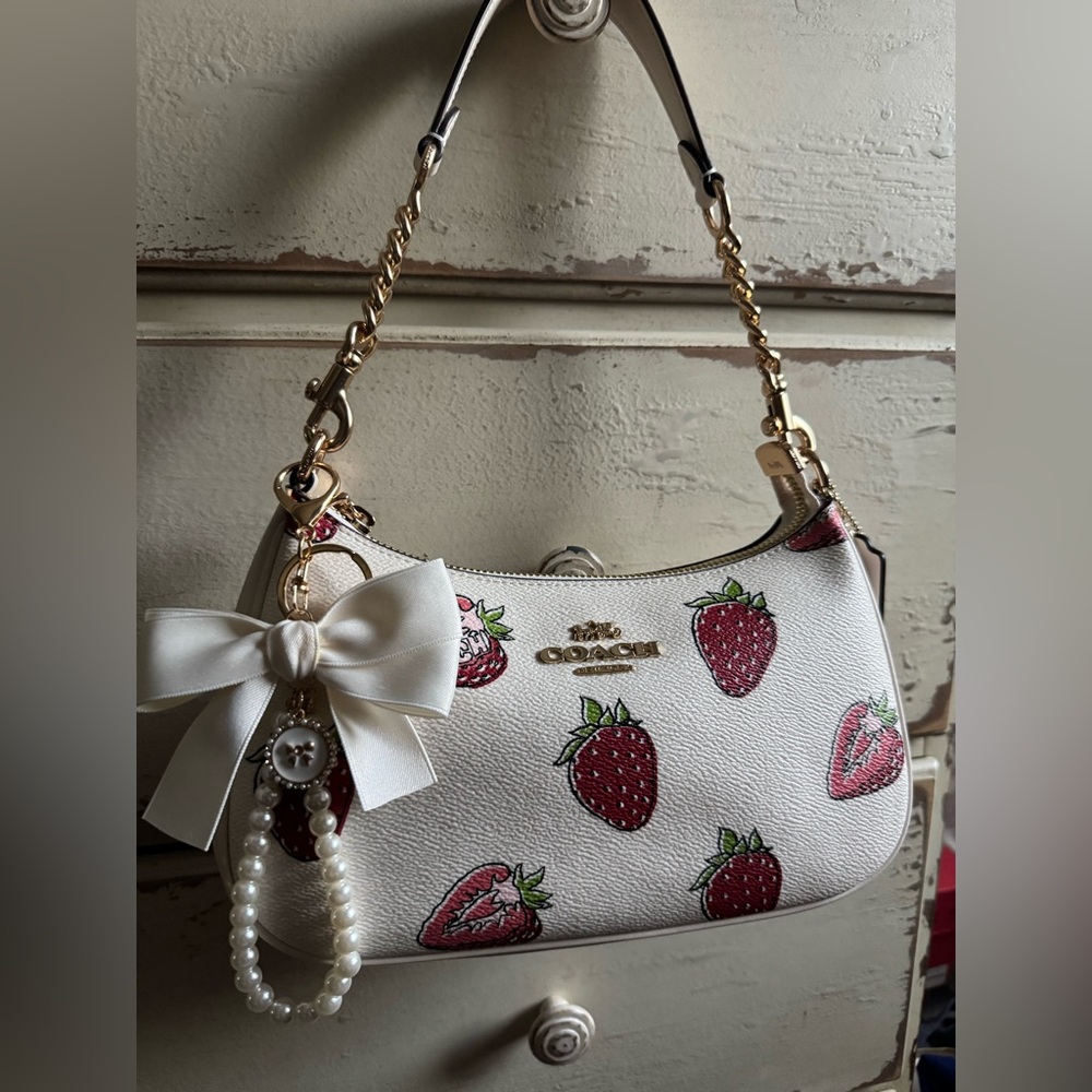 NWT Coach Teri Shoulder Bag With Strawberry Print Chalk Gold - Picture 7 of 13